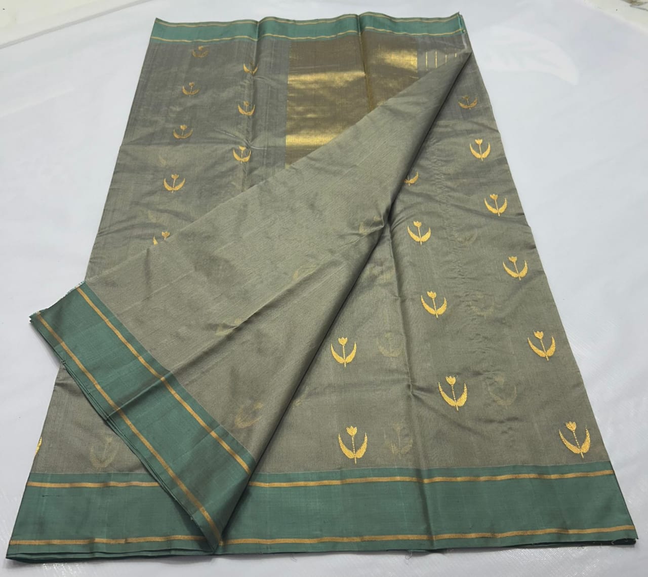 Sanskriti Handwoven Pure Chanderi Silk Saree (Karishma Kapoor Inspired)