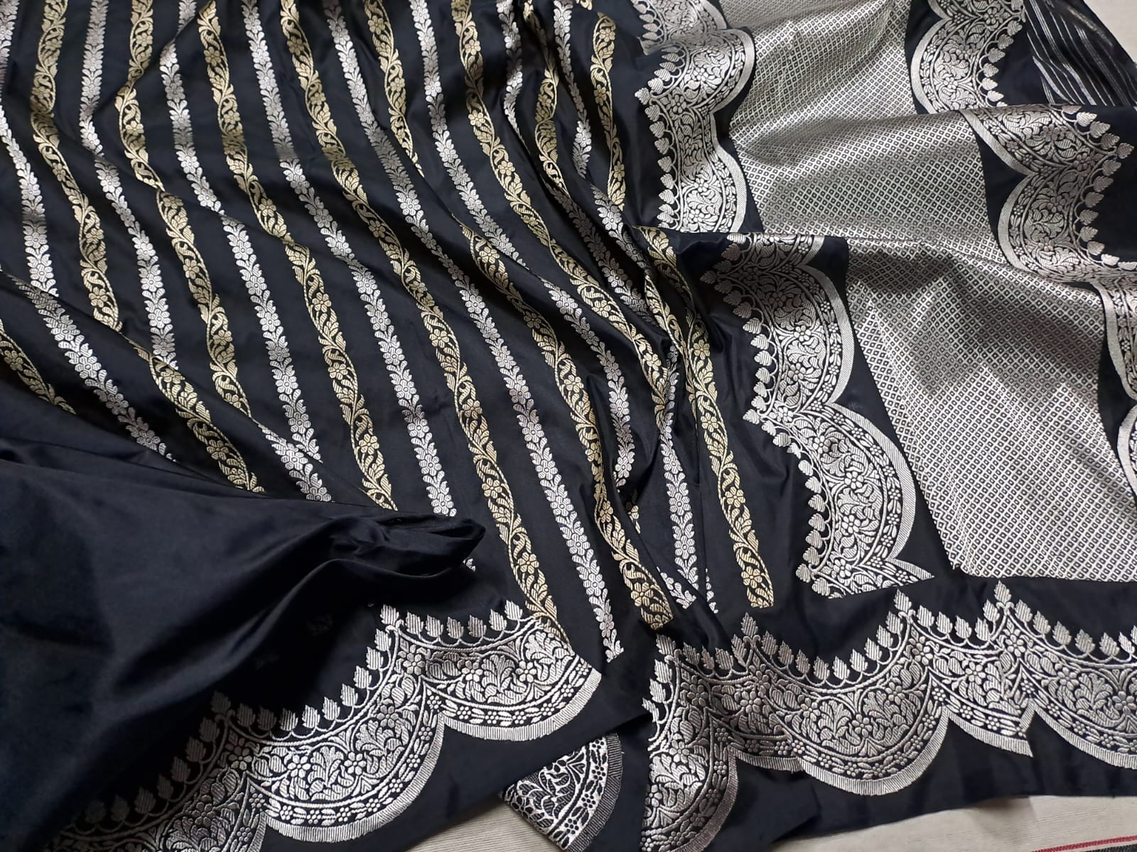 Sanskriti Handloom Pure Banarasi Katan Silk Sare-Black